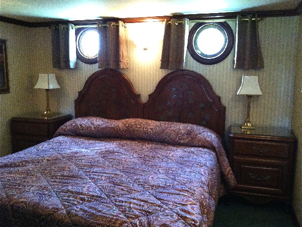 The cabins aboard the Nenuphar are either king, queen or twin accommodations