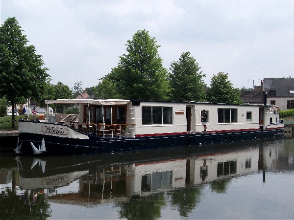 The Deluxe 8-passenger hotel barge Princess