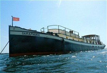 4-passenger Saraphina, cruising on the Canal du Midi.