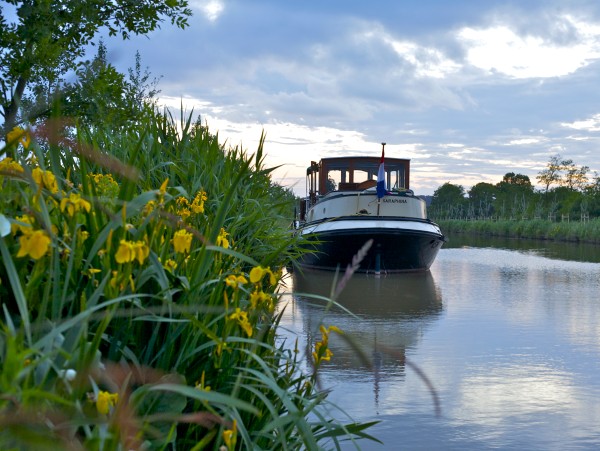 The 4-passenger First Class hotel barge
Saraphina