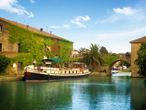 The Saraphina cruises on the historic Canal du
Midi