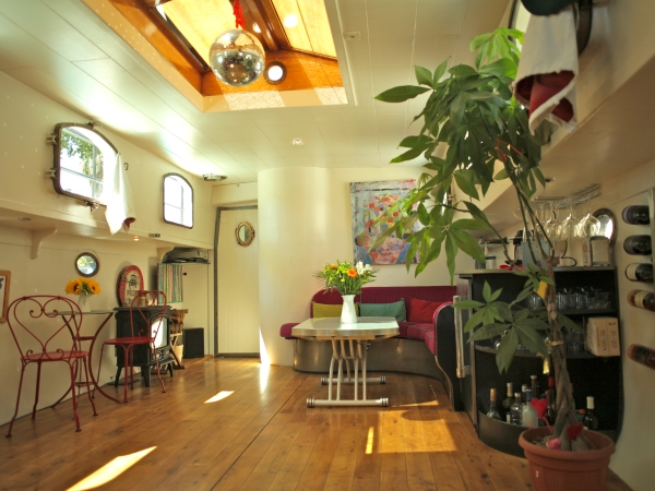 When not dining on deck alfresco, the salon also serves
as another dining area